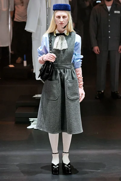 Look 18